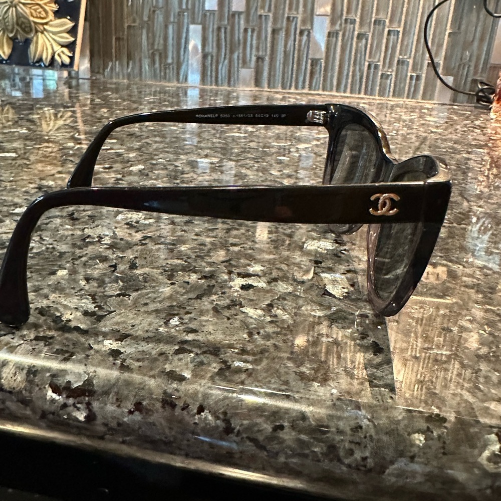 Authentic CHANEL Sunglasses with case. - Picture 5 of 8